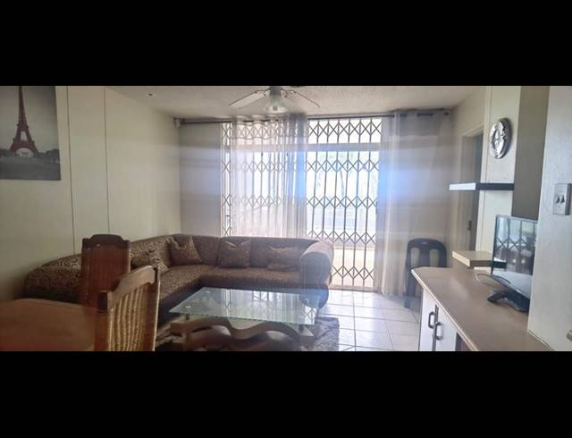 3 BEDROOM APARTMENT FOR SALE IN MARGATE BEACH